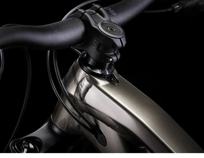 Trek Slash 7 Trail Mountain Bike in Mercury-3